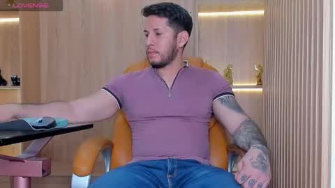 Snapshot of george_diesell_ chatting on November 17, 8:25 pm George online show from November 17, 8:25 pm