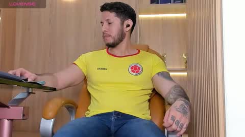 Snapshot of george_diesell_ chatting on November 23, 8:30 pm George online show from November 23, 8:30 pm