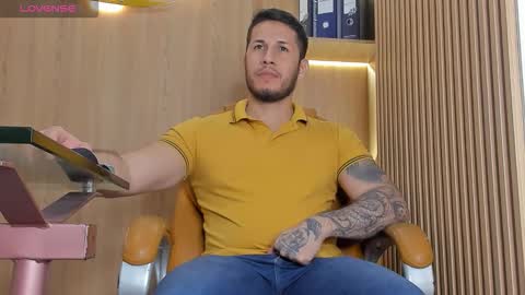 Snapshot of george_diesell_ chatting on December 13, 9:20 pm George online show from December 13, 9:20 pm