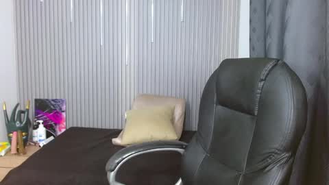 Snapshot of georgesmith_1 chatting on June 5, 2:51 am GEORGE online show from June 5, 2:51 am