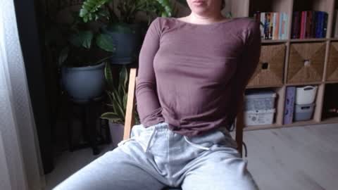 Snapshot of georgiapeachgirl chatting on February 12, 12:44 pm Melissa online show from February 12, 12:44 pm