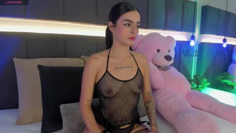 Snapshot of georginna_sins chatting on February 20, 10:37 pm Kendal online show from February 20, 10:37 pm