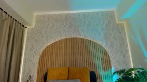 Kendal  online show from February 16, 11:28 am