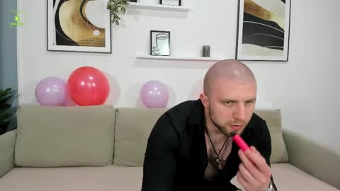 Snapshot of gerard_finbar chatting on February 14, 10:07 am Gerard Finbar online show from February 14, 10:07 am