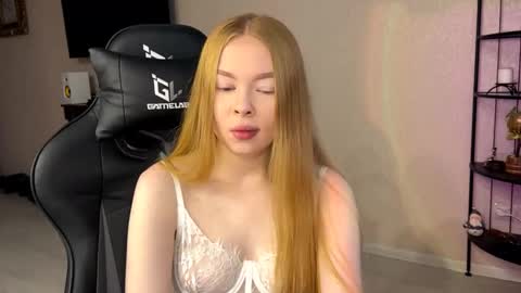 Amelia online show from December 2, 5:35 am