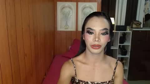 Snapshot of gerogoussidney chatting on November 16, 2:11 pm Sidneymorens online show from November 16, 2:11 pm