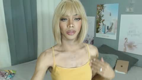 Snapshot of gerogoussidney chatting on April 5, 3:09 pm Sidneymorens online show from April 5, 3:09 pm