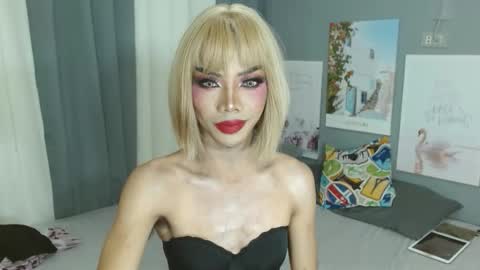 Snapshot of gerogoussidney chatting on April 6, 6:31 pm Sidneymorens online show from April 6, 6:31 pm