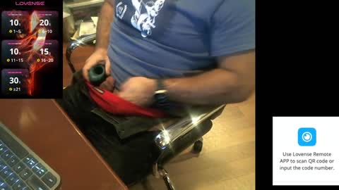 Snapshot of geronimo_431 chatting on December 1, 9:37 pm Daddy Jokes online show from December 1, 9:37 pm