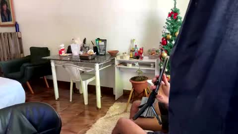 Snapshot of gerson229 chatting on November 29, 1:25 pm gerson229 online show from November 29, 1:25 pm