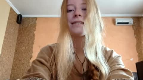 Snapshot of gertrudisturbe chatting on April 28, 2:10 am Kate online show from April 28, 2:10 am