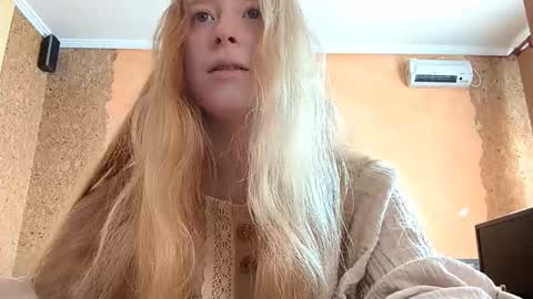 Snapshot of gertrudisturbe chatting on May 13, 10:38 pm Kate online show from May 13, 10:38 pm
