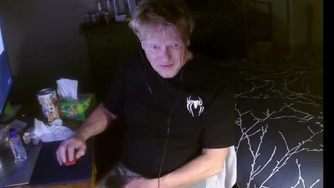 Snapshot of gethyn chatting on December 3, 7:32 am Gethyn online show from December 3, 7:32 am