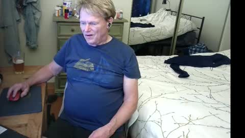 Snapshot of gethyn chatting on November 17, 7:25 am Gethyn online show from November 17, 7:25 am