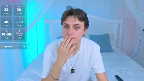 Alex online show from October 31, 6:42 pm