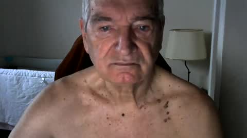 Snapshot of gh1952ma chatting on January 22, 11:23 am Gisse online show from January 22, 11:23 am