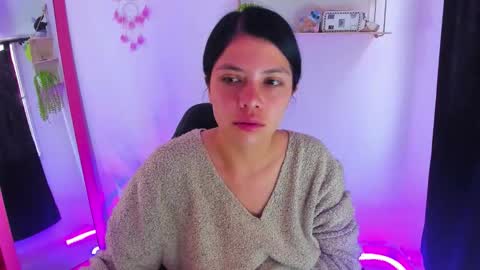 giaaaa   online show from February 1, 12:15 pm