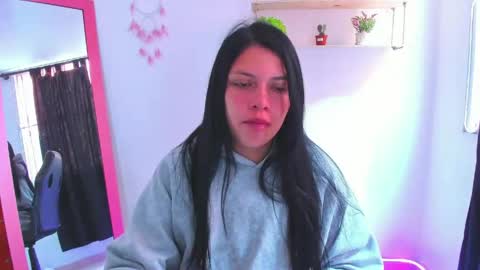giaaaa   online show from May 7, 1:38 pm