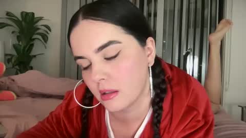 Snapshot of gia_is_horny chatting on January 10, 5:05 am The Queen of Squirt online show from January 10, 5:05 am