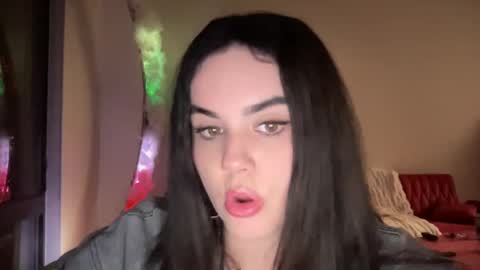 Snapshot of gia_is_horny chatting on January 12, 3:17 am The Queen of Squirt online show from January 12, 3:17 am