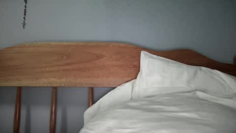 Snapshot of gia_is_horny chatting on January 17, 5:32 am The Queen of Squirt online show from January 17, 5:32 am