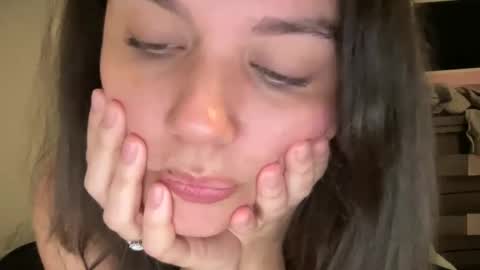 Snapshot of gia_is_horny chatting on February 19, 4:01 am The Queen of Squirt online show from February 19, 4:01 am