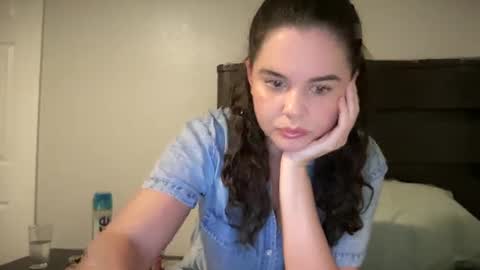 Snapshot of gia_is_horny chatting on February 27, 5:45 am The Queen of Squirt online show from February 27, 5:45 am