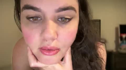 Snapshot of gia_is_horny chatting on February 28, 5:48 am The Queen of Squirt online show from February 28, 5:48 am
