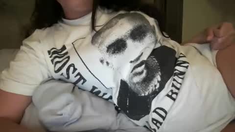 Snapshot of gia_is_horny chatting on March 7, 4:24 am The Queen of Squirt online show from March 7, 4:24 am