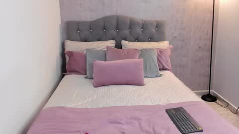 Gia online show from December 15, 4:22 pm