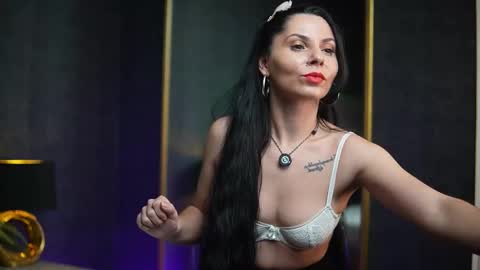 Snapshot of giaeasyice chatting on December 17, 9:21 pm Gia online show from December 17, 9:21 pm