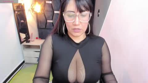 Snapshot of giafox_ chatting on October 2, 1:29 pm G I A FOX online show from October 2, 1:29 pm