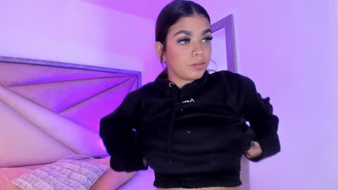 Gia  online show from October 27, 6:45 pm