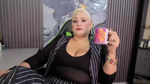 Snapshot of gianellacox chatting on July 16, 12:11 pm online show from July 16, 12:11 pm