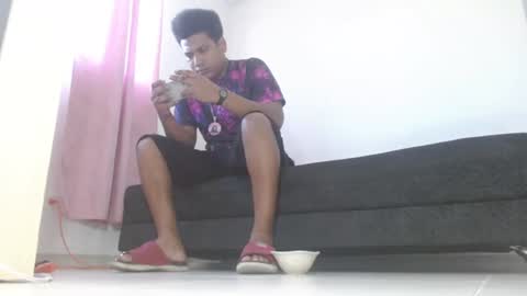 Snapshot of giant_feet chatting on June 27, 10:15 pm BOSS online show from June 27, 10:15 pm