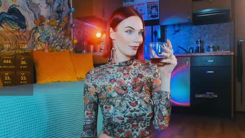 Snapshot of giantess_eva chatting on January 10, 4:33 am Eva online show from January 10, 4:33 am