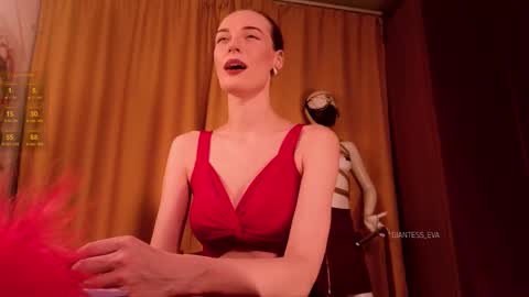 Snapshot of giantess_eva chatting on October 5, 5:44 pm Eva online show from October 5, 5:44 pm