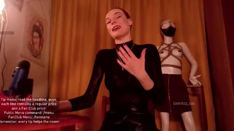 Snapshot of giantess_eva chatting on October 16, 5:03 pm Eva online show from October 16, 5:03 pm