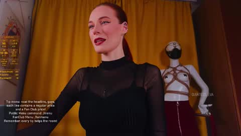 Snapshot of giantess_eva chatting on November 7, 5:35 pm Eva online show from November 7, 5:35 pm