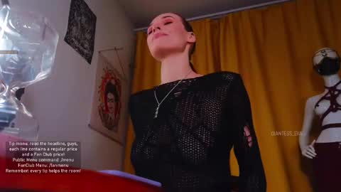 Snapshot of giantess_eva chatting on November 25, 6:19 pm Eva online show from November 25, 6:19 pm