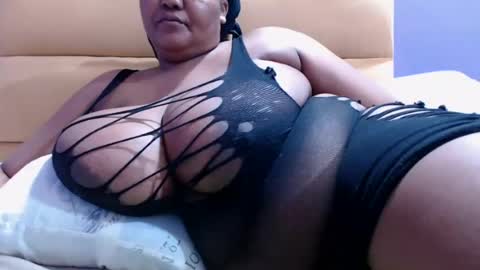 gianttitts online show from June 24, 8:30 pm