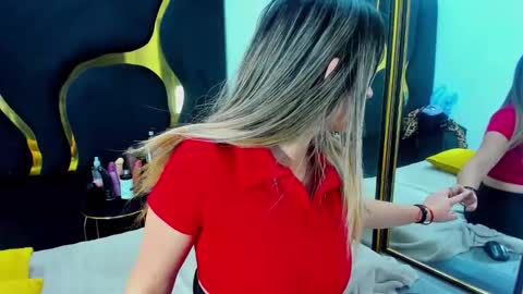 GiaRoussel online show from November 19, 4:40 pm