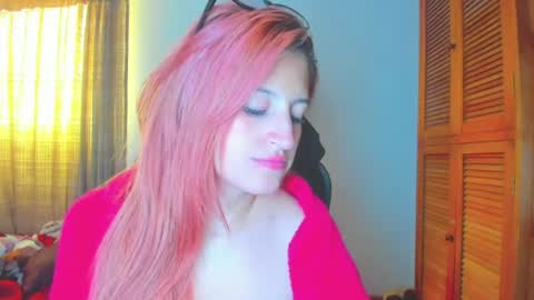 Snapshot of giaroussel chatting on June 19, 2:21 pm GiaRoussel online show from June 19, 2:21 pm