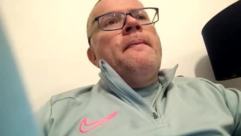 Snapshot of giddyup2222222 chatting on February 11, 11:04 am giddyup2222222 online show from February 11, 11:04 am