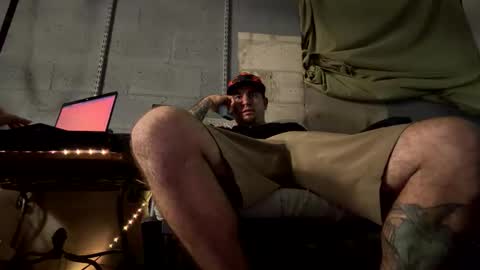 gifteditalian90 online show from March 18, 2:37 am