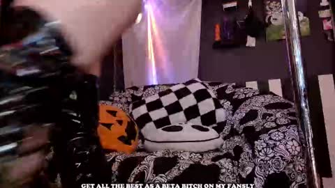 Giggles online show from February 2, 6:06 pm