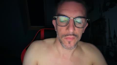 Gigi online show from May 22, 1:35 am