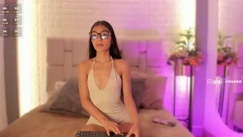 Snapshot of gigi_rosee chatting on August 1, 1:10 pm gigi_rosee online show from August 1, 1:10 pm