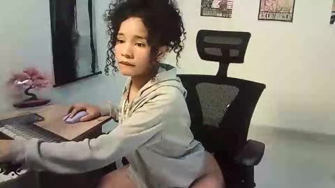 Snapshot of gigi_scott_ chatting on December 14, 2:39 am GIGI STCOTT online show from December 14, 2:39 am