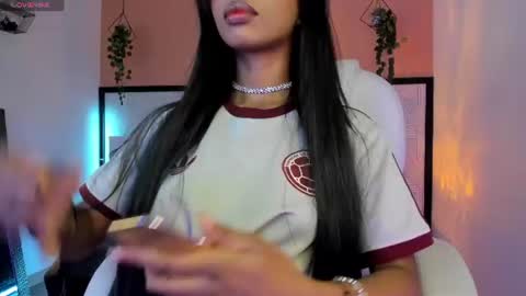 Snapshot of gigi_strawberry chatting on June 28, 5:13 am GIGI online show from June 28, 5:13 am